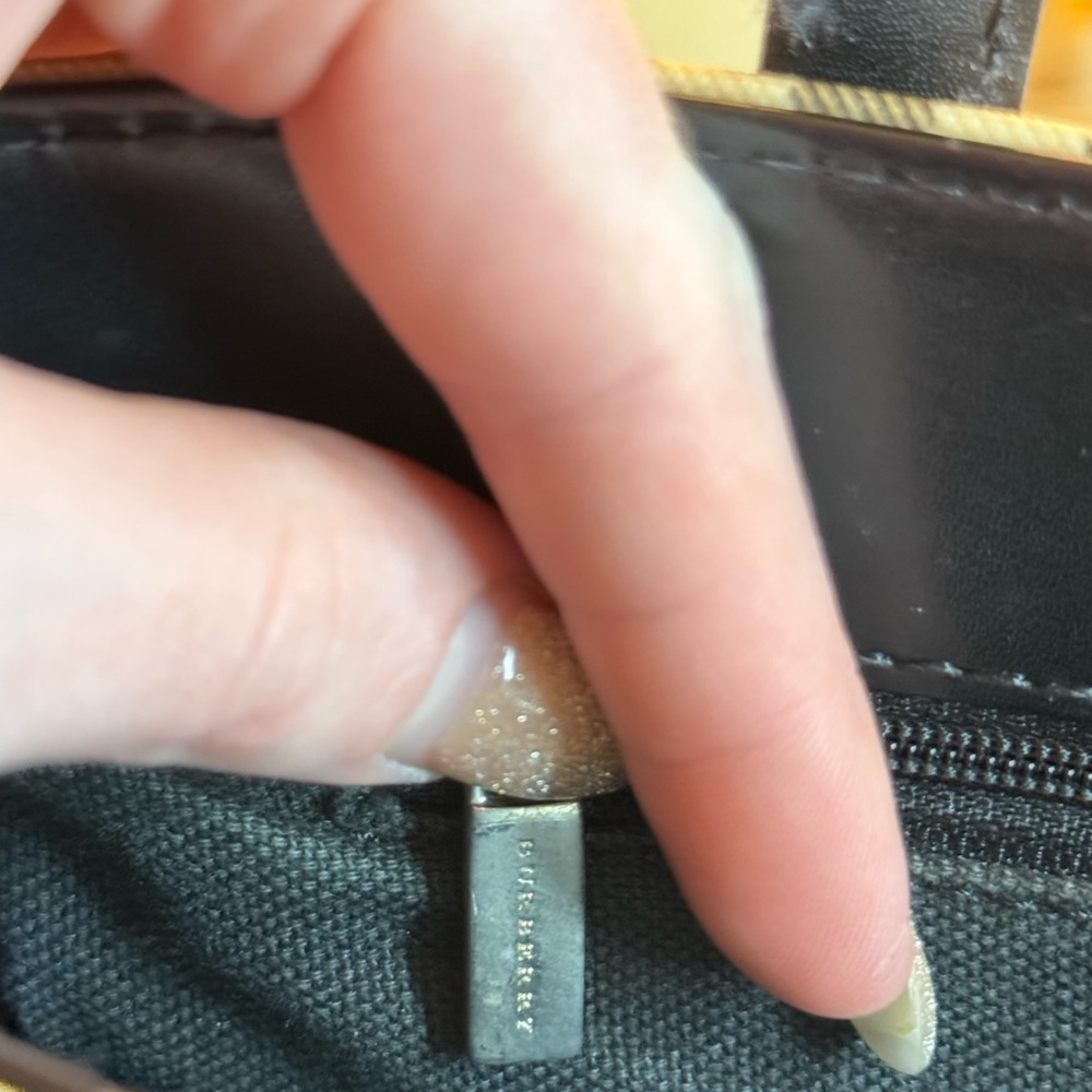 Burberry Signature Canvas Novacheck Tote Bag - Picture 6 of 8